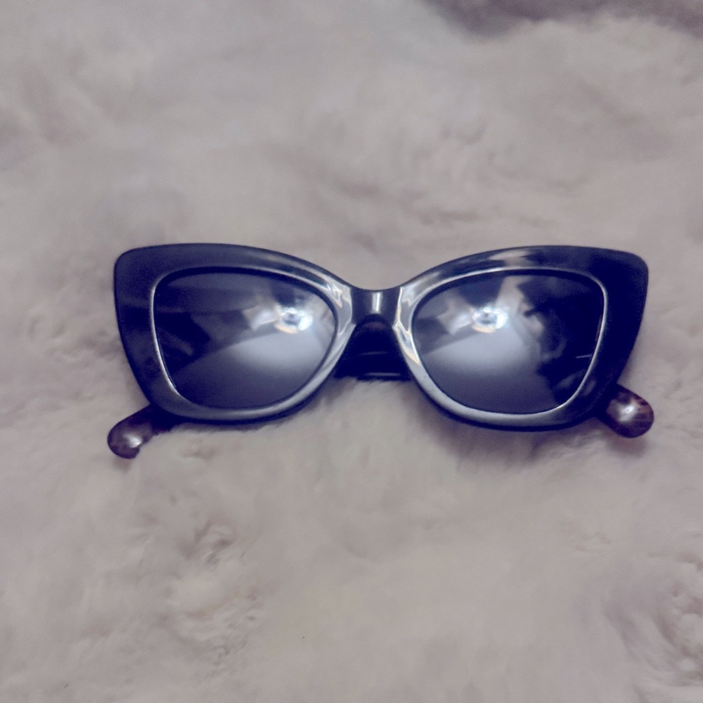 Fendi Chic Black Cat-Eye Sunglasses